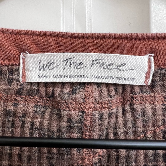We The Free Everest Waffle Knit Henley Top in Brown Leopard Print, Size S - Picture 3 of 9